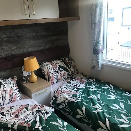 Отель Flamingo Land Private Caravan - No 8 Cedarwood Kirby Misperton Экстерьер фото