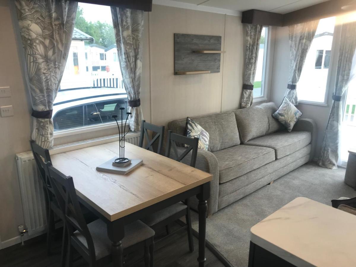Отель Flamingo Land Private Caravan - No 8 Cedarwood Kirby Misperton Экстерьер фото